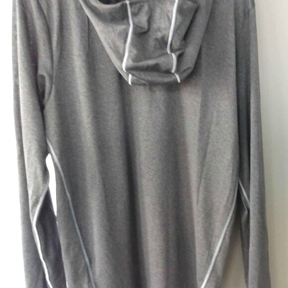 Northface Long Sleeve Shirt with Hood - Picture 4 of 9